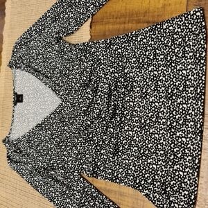 Ann taylor 3/4 sleeve wrap top, black & white little flower print, size XS